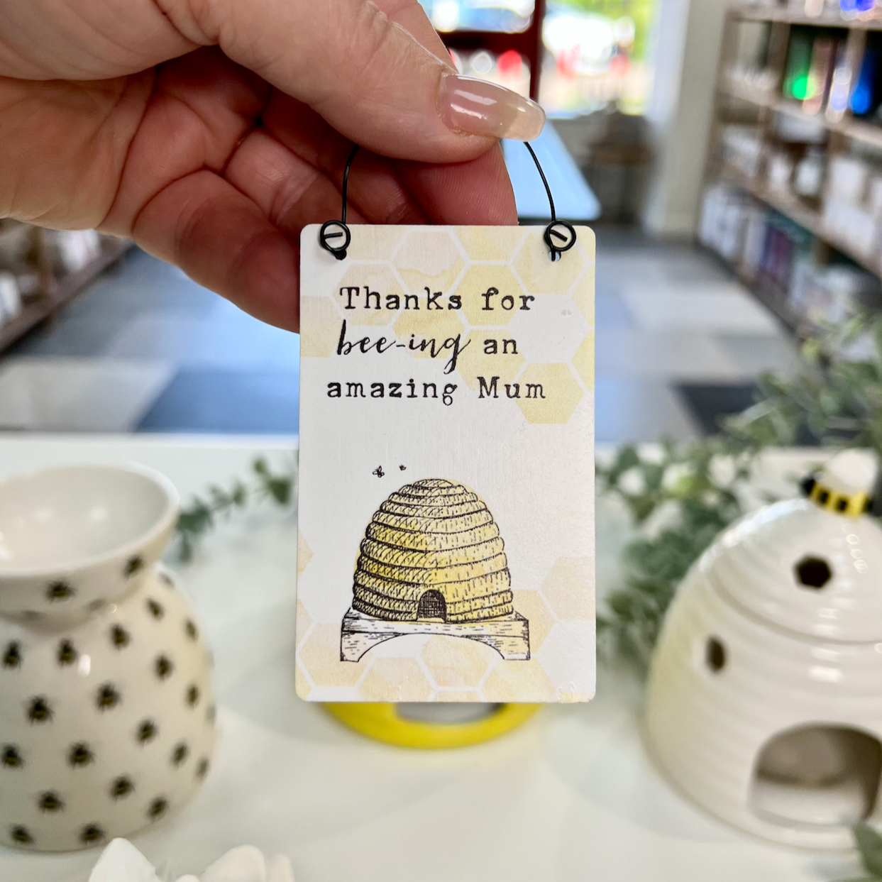 Amazing Mum Mini Bee Sign