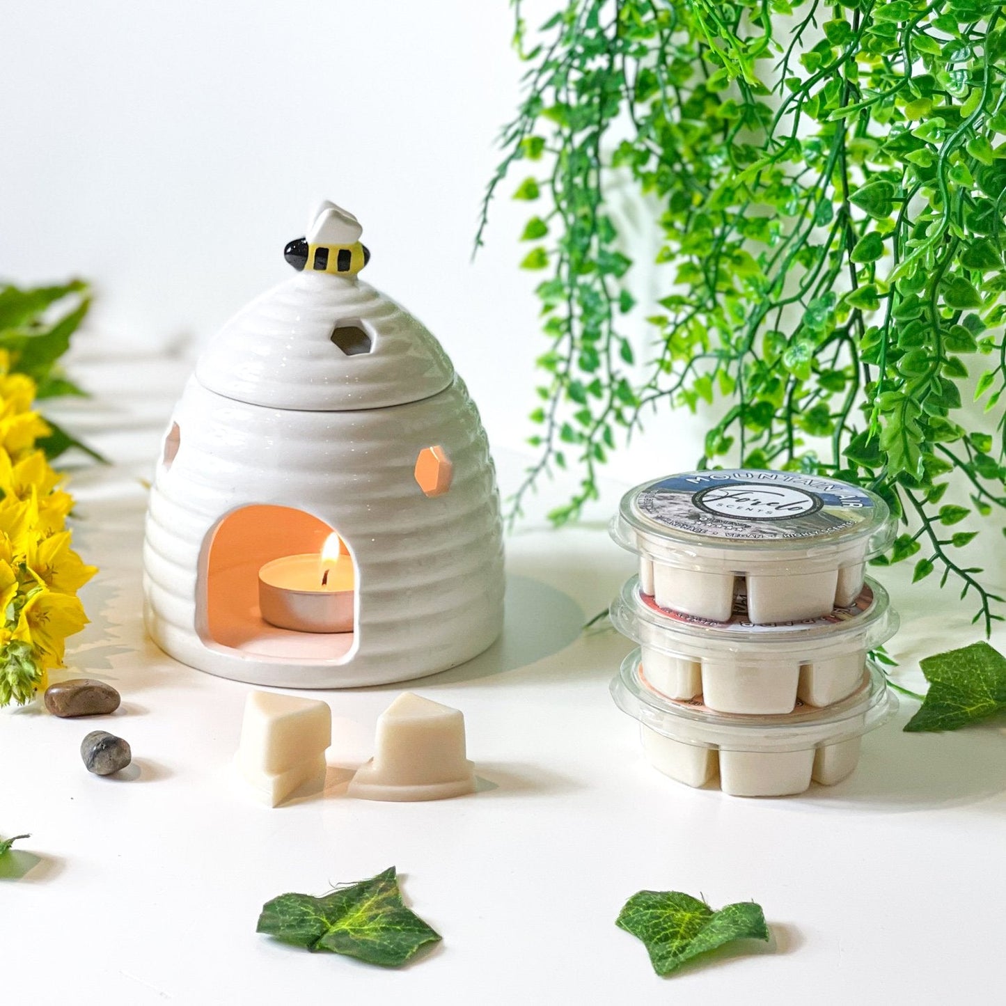 White Beehive Ceramic Burner & Wax Melt Bundle - Forelo Scents