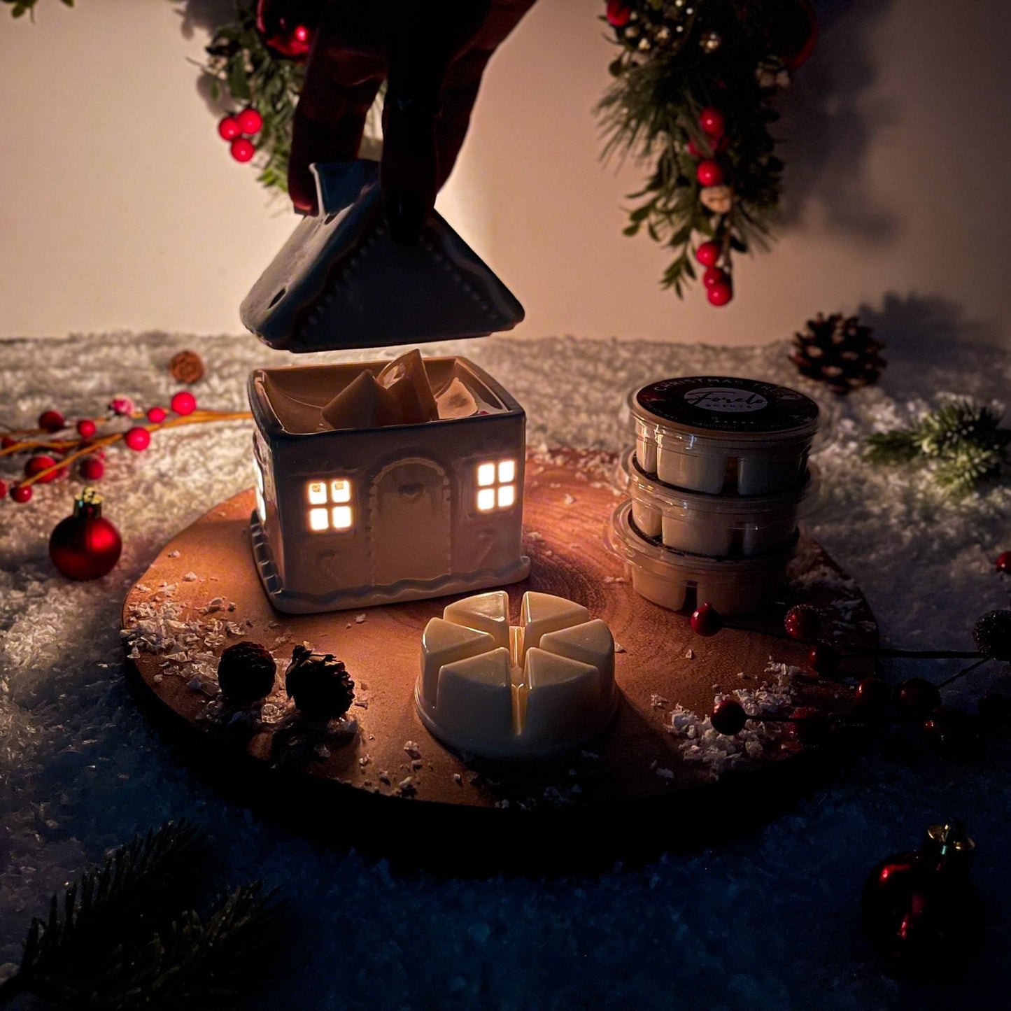 Gingerbread House Burner & Wax Melt Gift Set For Home Fragrance - Forelo Scents