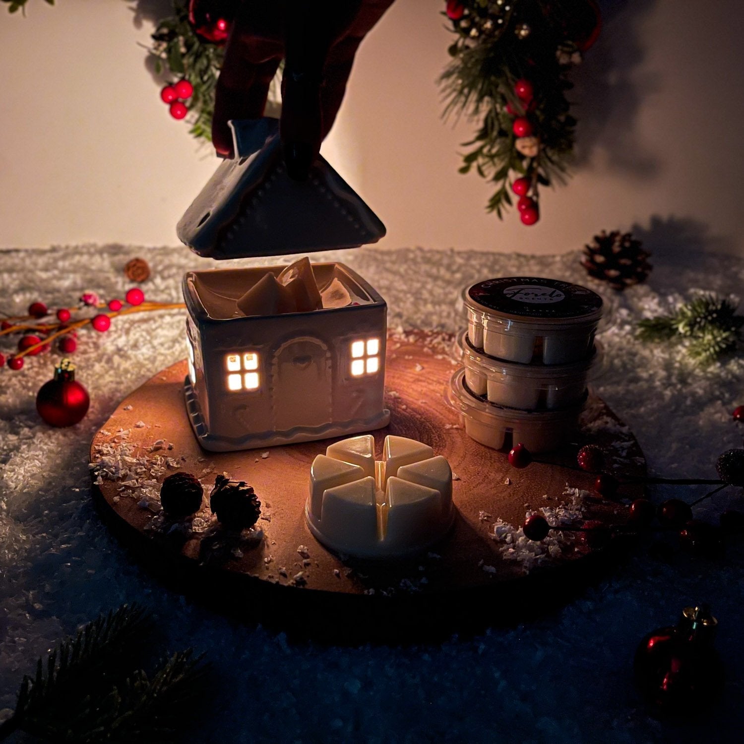 Gingerbread House Burner & Wax Melt Gift Set For Home Fragrance - Forelo Scents